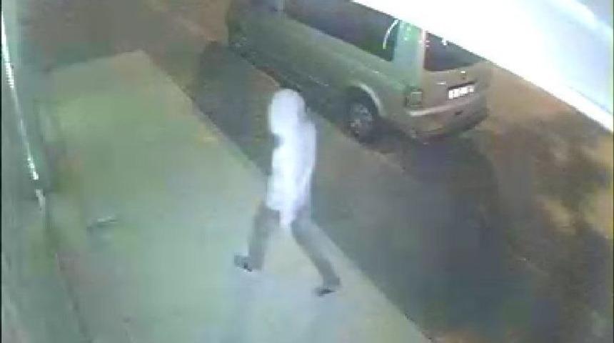 Tespih Ve Para Hırsızını Poşetteki Parmak İzi Ele Verdi