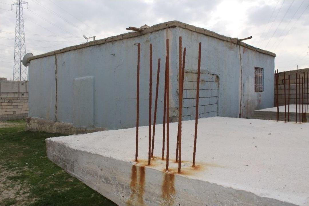 İnşaatı Yarım Kalan Evleri İ&ccedil;in Yardım Bekliyorlar