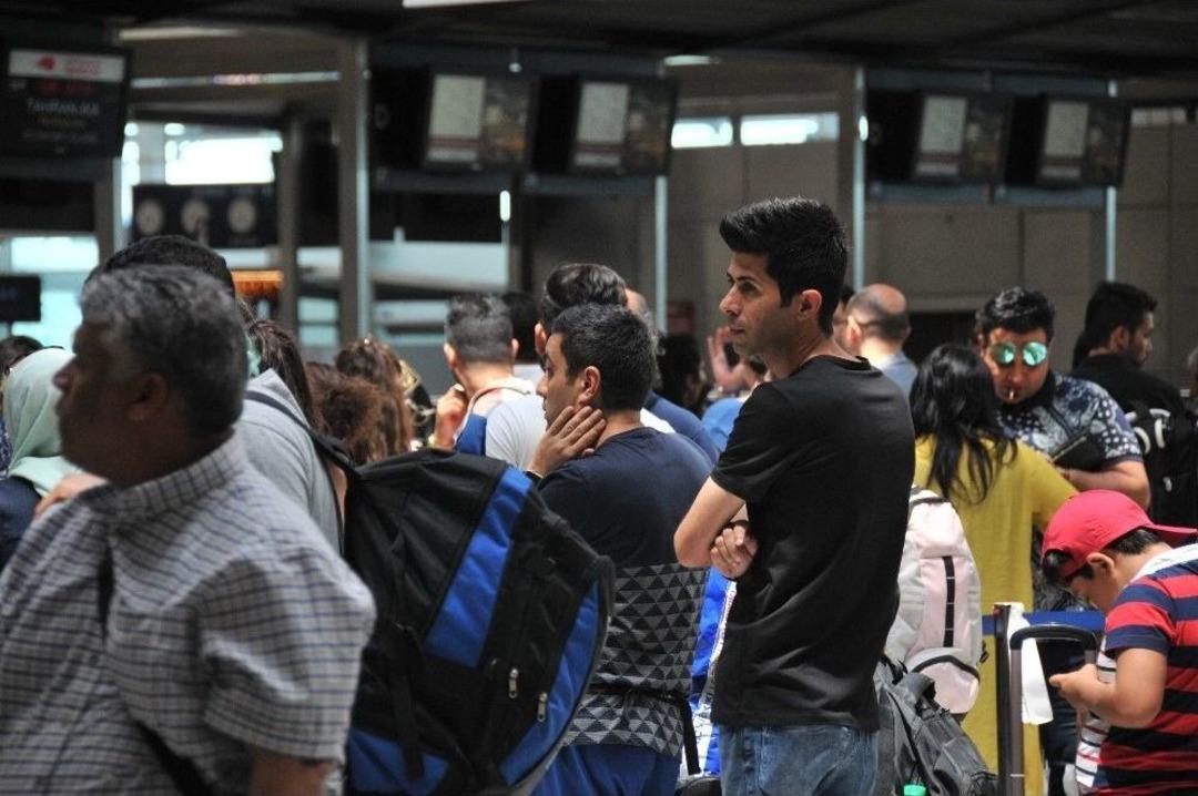 Atat&uuml;rk Havalimanı&rsquo;nda Bayram Yoğunluğu Başladı
