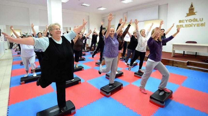 Beyoğlu’nda Kadınlar Sağlıklı Yaşam İçin Semt Konaklarına Koşuyor