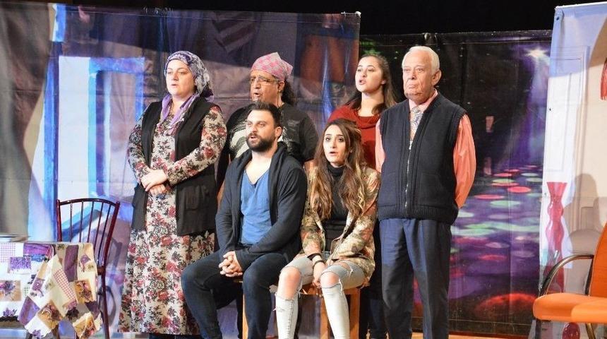 Uyuşturucuyla M&uuml;cadeleye Tiyatro Oyunuyla Dikkat &Ccedil;ektiler