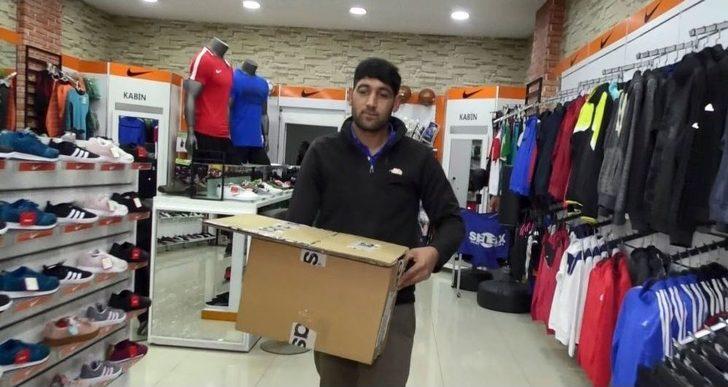 Ebabil Kuşu Ağrı’da Mağazaya Girdi G2