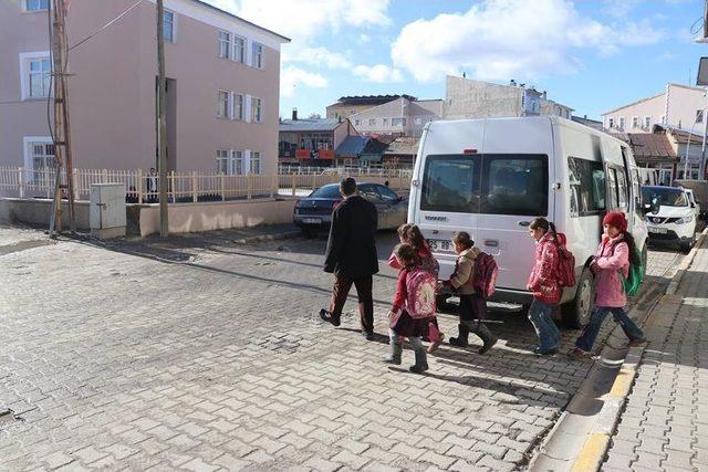 Tutak’ta Öğrencilere Ücretsiz Servis Hizmeti