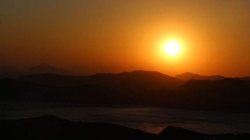 Marmaris’te Gün Batımı İzleyenleri Büyülüyor