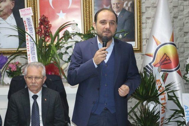 Ak Parti’li Vekiller Akhisar’da Partililerle Buluştu