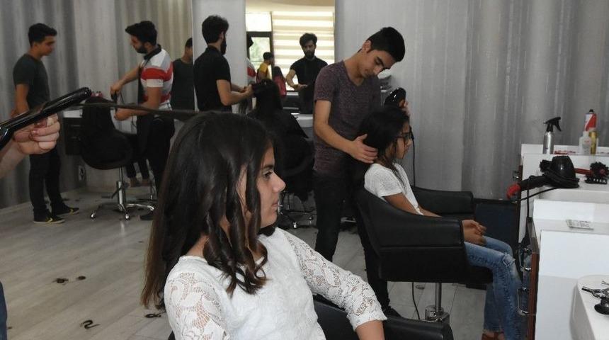 Mardin&rsquo;de Kayyumlar &Ccedil;ocukları Sevindirdi