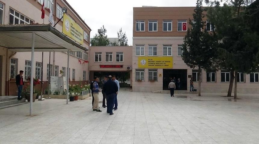 A&ouml;l Mağduru &Ouml;ğrenciler Yeniden Sınava Girdi