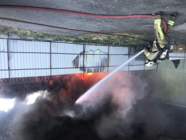 Kağıthane’de Fabrika Alev Alev Yanıyor