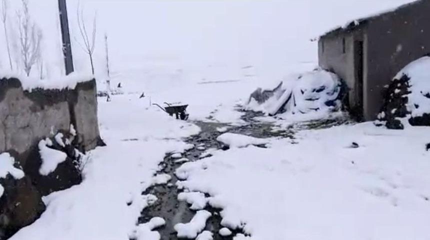 T&uuml;rkiye&rsquo;nin En Y&uuml;ksek Rakımlı B&ouml;lgesi Beyaza B&uuml;r&uuml;nd&uuml;