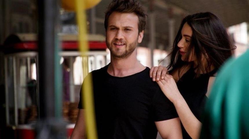 Aras Bulut İynemli&rsquo;ye, İtalya G&uuml;zeli Eşlik Etti