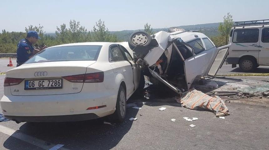 Antalya&rsquo;da Feci Kaza: 3 &Ouml;l&uuml;, 4 Yaralı