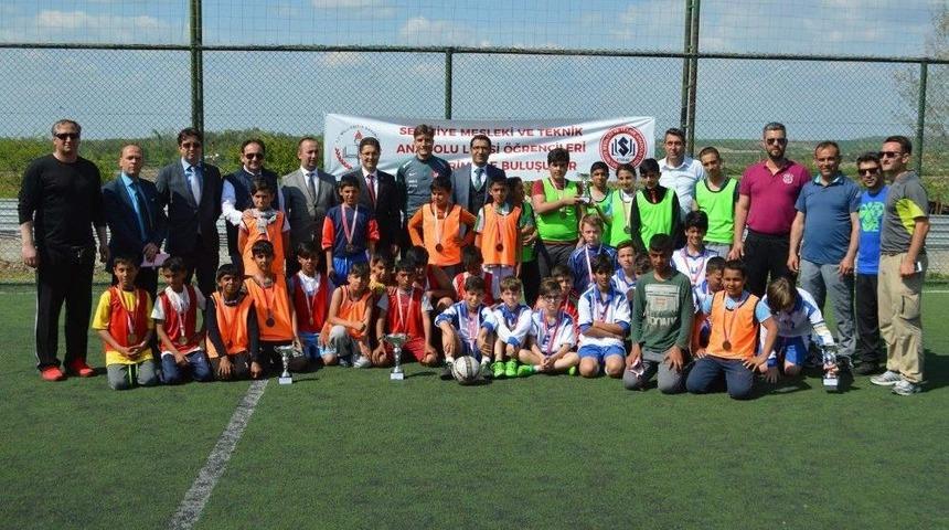 Edirne’de Gençler Halı Sahalarda Buluştu