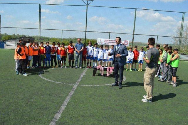 Edirne’de Gençler Halı Sahalarda Buluştu