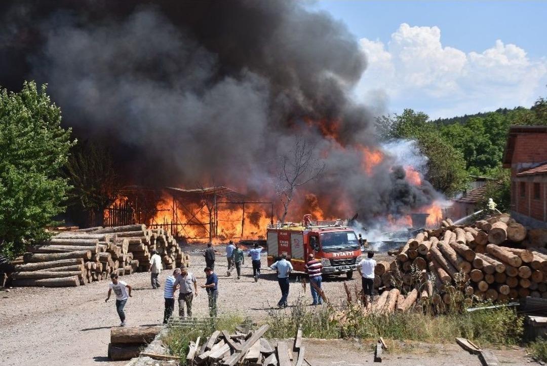 Kereste Fabrikasında B&uuml;y&uuml;k Yangın