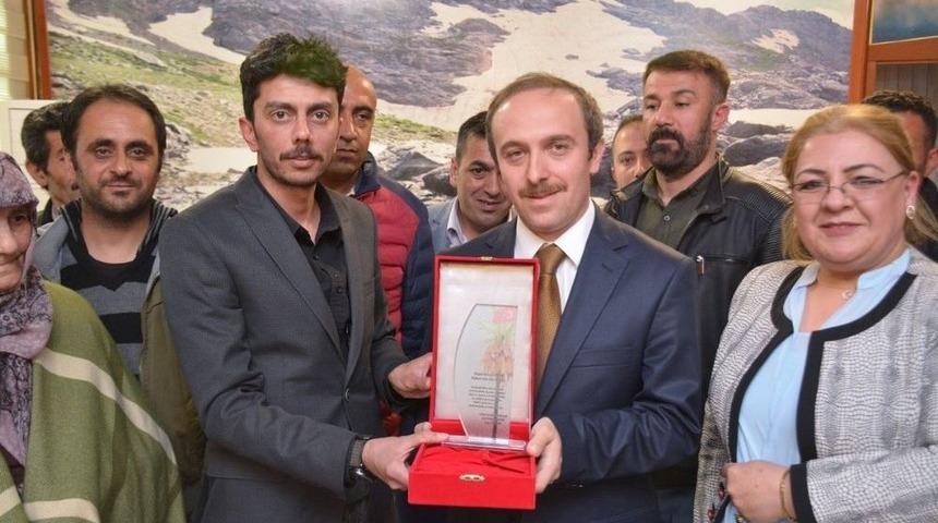 Başkan Epcim’e Hizmet Plaketi