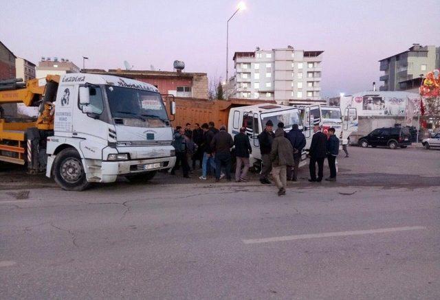 (özel Haber) Kamyon Seyir Halindeyken Yol Çöktü