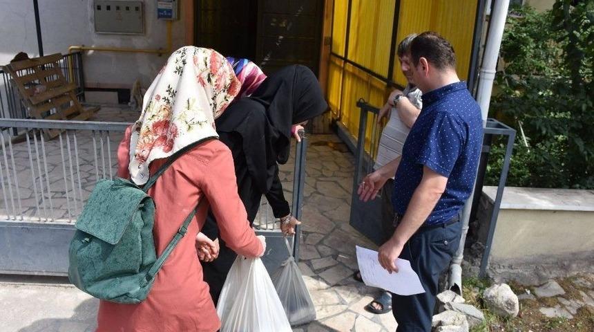 &Uuml;niversite &Ouml;ğrencilerinden İhtiya&ccedil; Sahiplerine Yardım Paketi