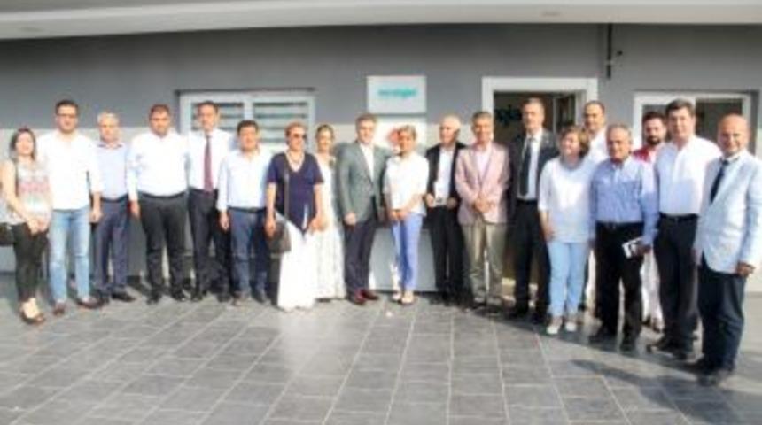 İzol: "ekonomi, Siyasetin Gölgesinde Kalmamalı"