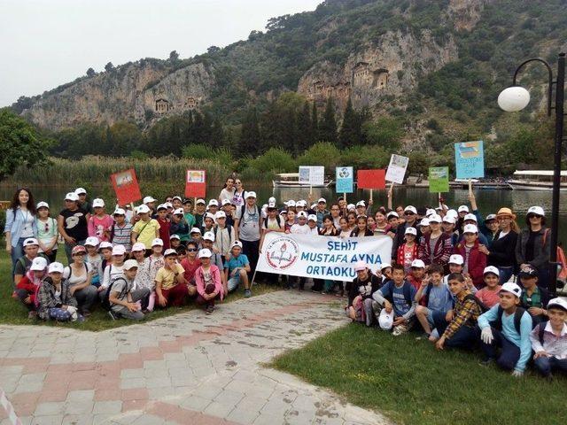 Öğrencilerden Dalyan Kanalı Ve İztuzu Plajı’nda Çevre Temizliği