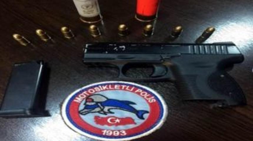 Ş&uuml;phe &Uuml;zerinden Durdurulan Şahsın 12 Su&ccedil;tan Arandığı Ortaya &Ccedil;ıktı