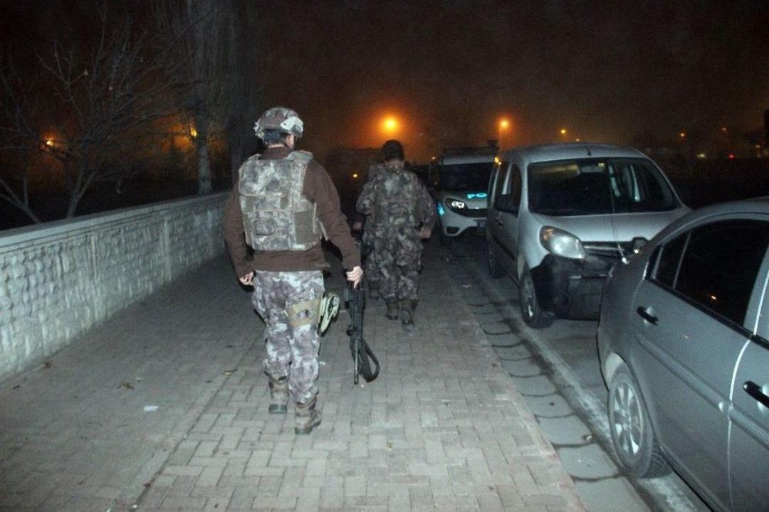 Konya&rsquo;da Deaş Operasyonu: 8 G&ouml;zaltı