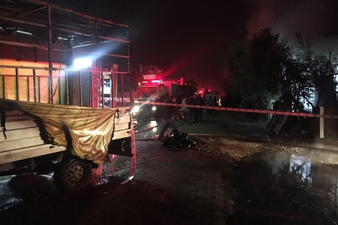 Mobilya &Uuml;retim Tesisinde &Ccedil;ıkan Yangın Korkuttu