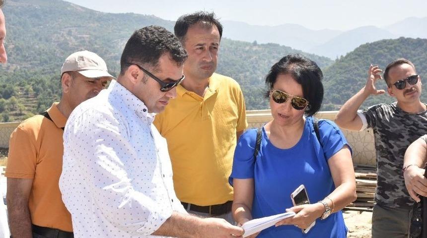 Y&uuml;cel, D&uuml;ğ&uuml;n Salonu İnşaatını İnceledi