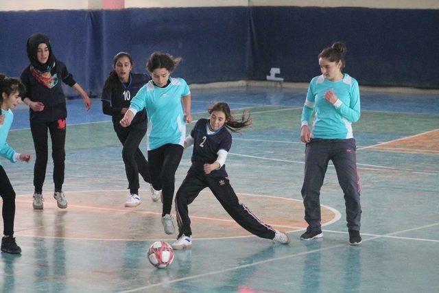 Bayburt’ta İlk Kez Kızlar Futsal Turnuvası