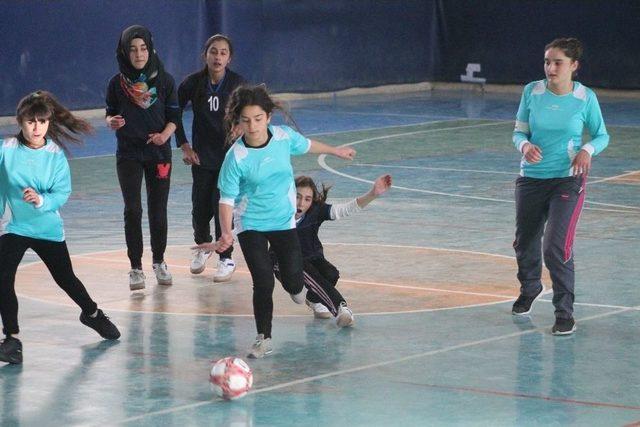 Bayburt’ta İlk Kez Kızlar Futsal Turnuvası