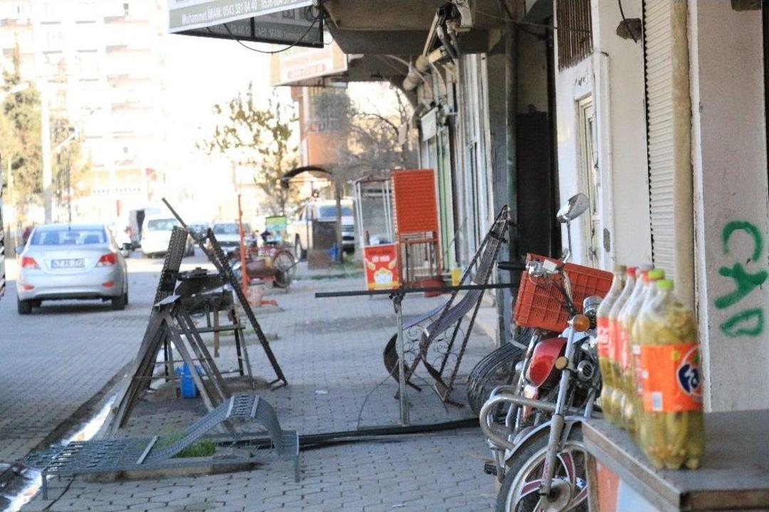 Kızıltepe&rsquo;de Kaldırım İşgali Vatandaşları Bezdirdi