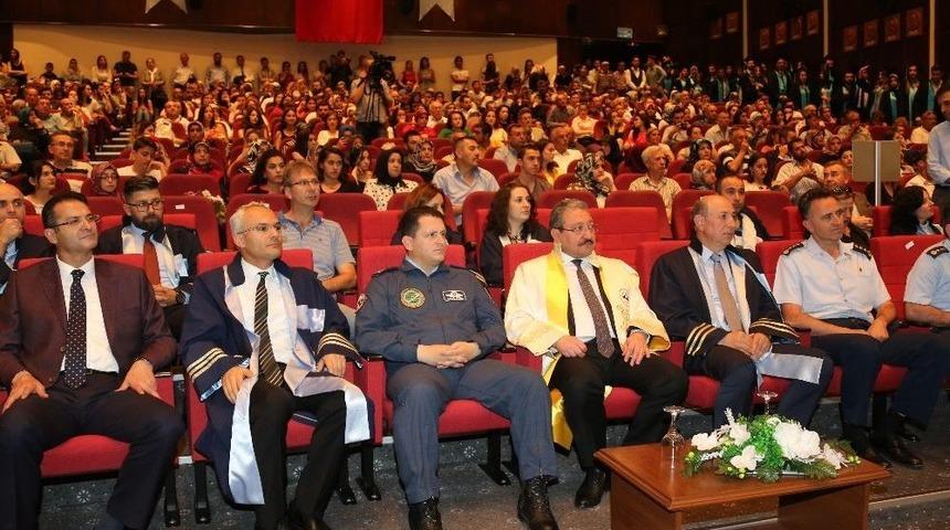 Er&uuml; Sivil Havacılık Y&uuml;ksekokulu Yeni Mezunlarını Verdi
