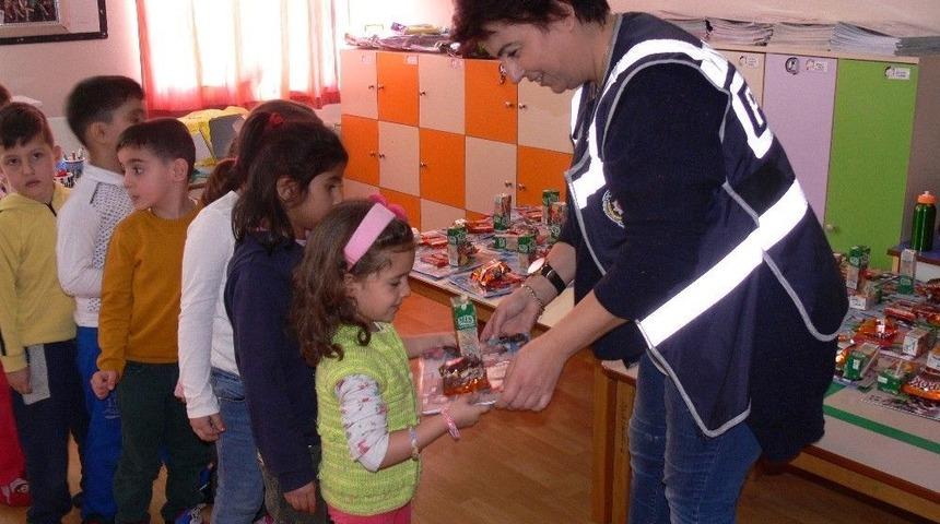 Polis Minik &Ouml;ğrencilerle Bir Araya Geldi