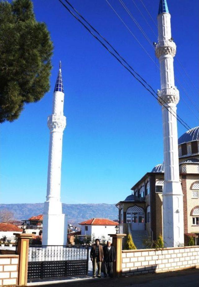 Camisi Yıkıldı Minaresine Dokunulmadı