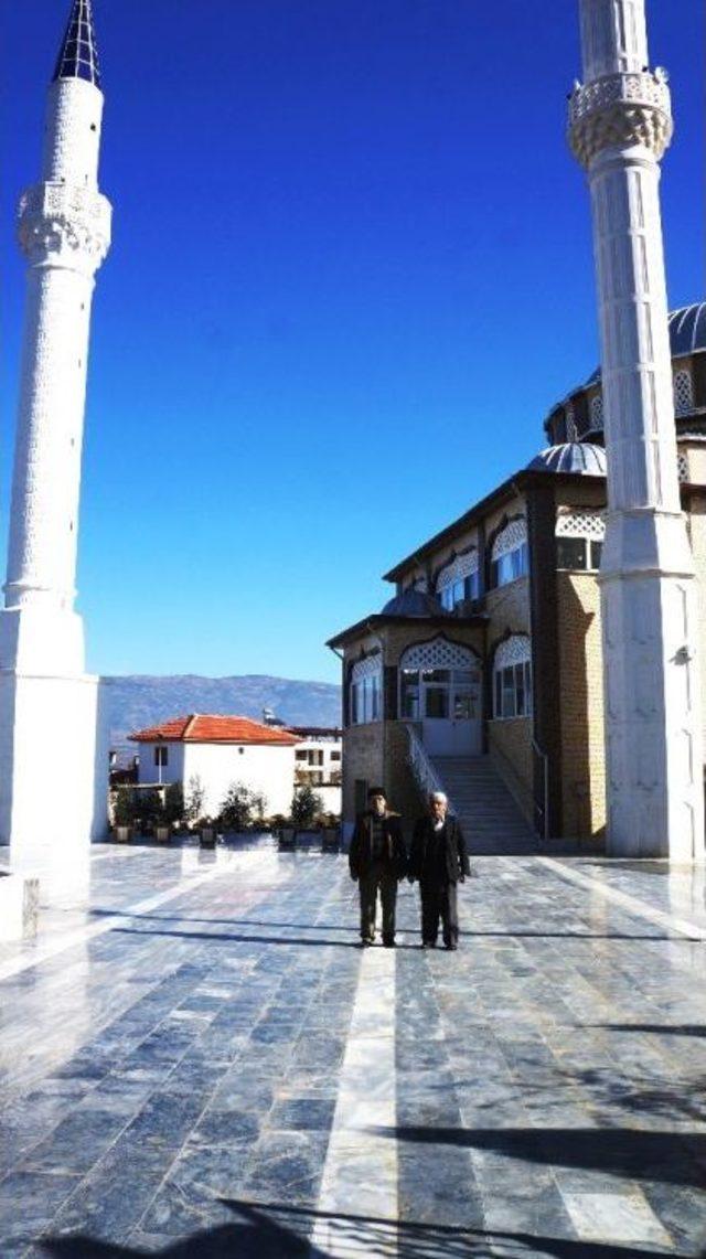 Camisi Yıkıldı Minaresine Dokunulmadı