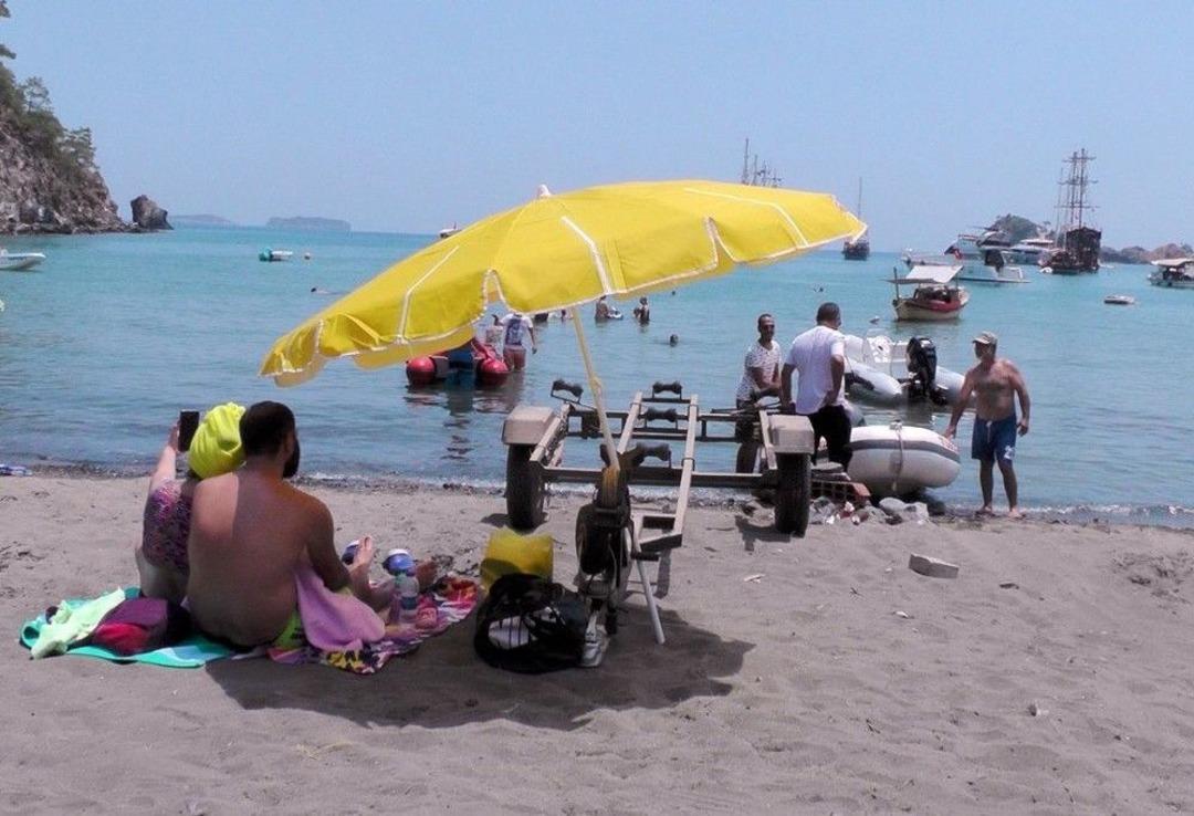 R&uuml;ya Gibi Kleopatra Koyu&rsquo;nda, Kiralama Bilmecesi