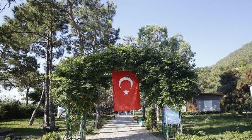 Sarısu Ve Finike Kadınlar Plajı Bayramda Hizmette