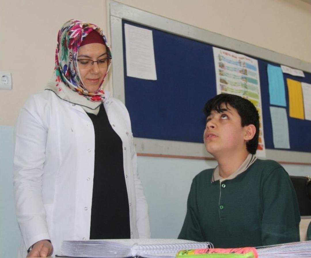 G&ouml;rme Engelli Muhammet&rsquo;in Kuran&rsquo;ı Kerim Aşkı