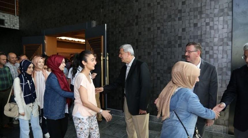 Başkan Karaosmanoğlu, B&uuml;y&uuml;kşehir Personeliyle Bayramlaştı