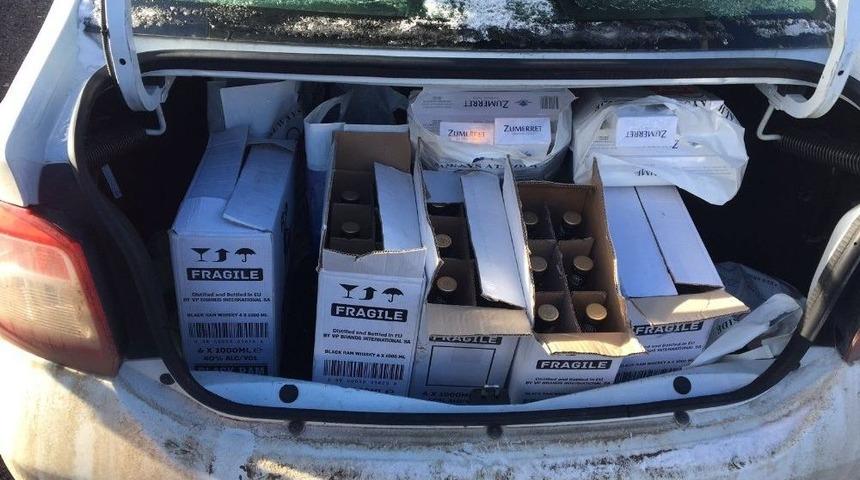 Kars Polisinden Yılbaşı &Ouml;ncesinde Ka&ccedil;ak İ&ccedil;ki Ve Sigara Operasyonu