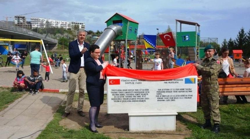 Tsk, Bosna-hersek’te Çocukların Yüzünü Güldürdü