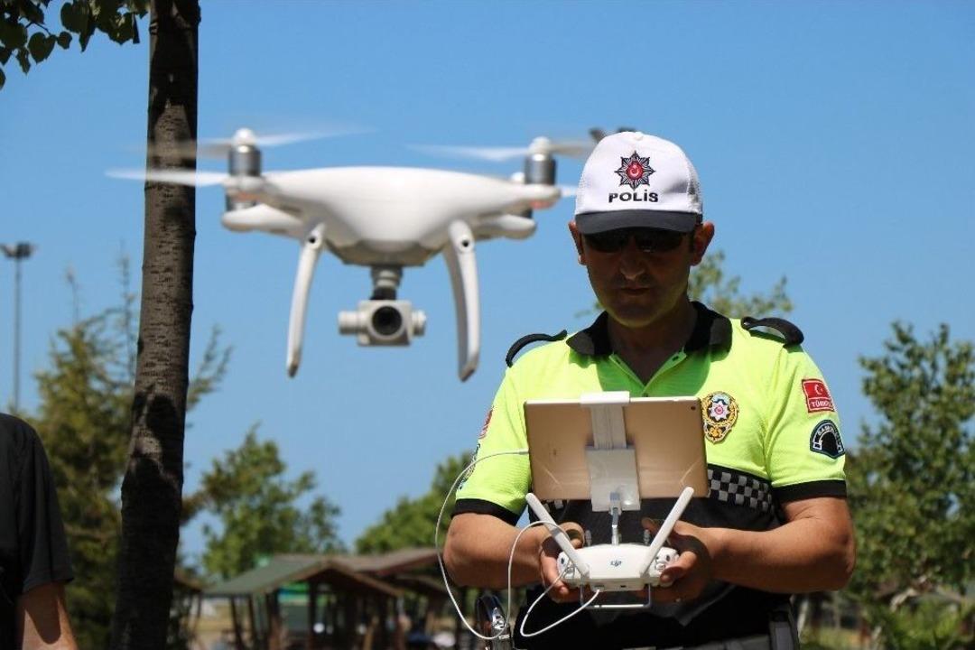 Polislerden &ldquo;drone&rdquo; İle Trafik Denetimi