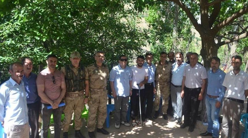 Kaymakam Beyaz&rsquo;dan Yaralı G&uuml;venlik Korucusuna Ziyaret