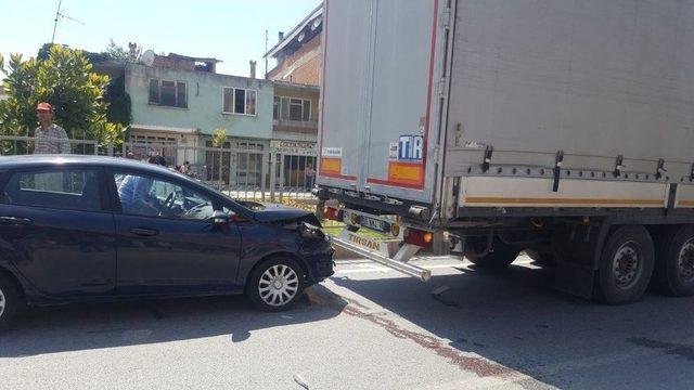 Önündeki Tıra 3 Defa Çarptı Sonra Hatıra Fotoğrafı Çektirdi