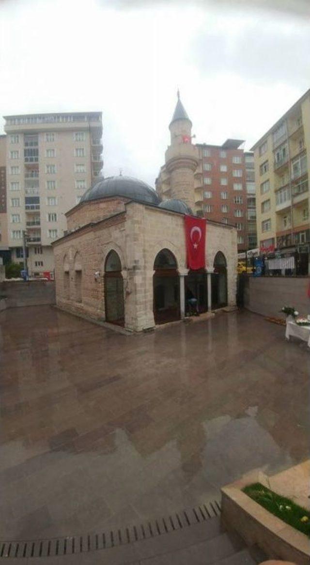 Restorasyonu Tamamlanan Tarihi Meydan Camii İbadete Açıldı