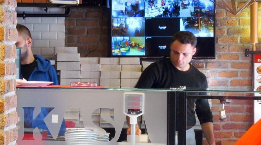 (&ouml;zel) B&ouml;rek&ccedil;iye Giren Acemi Hırsız, İşyeri Sahibini Bile G&uuml;ld&uuml;rd&uuml;