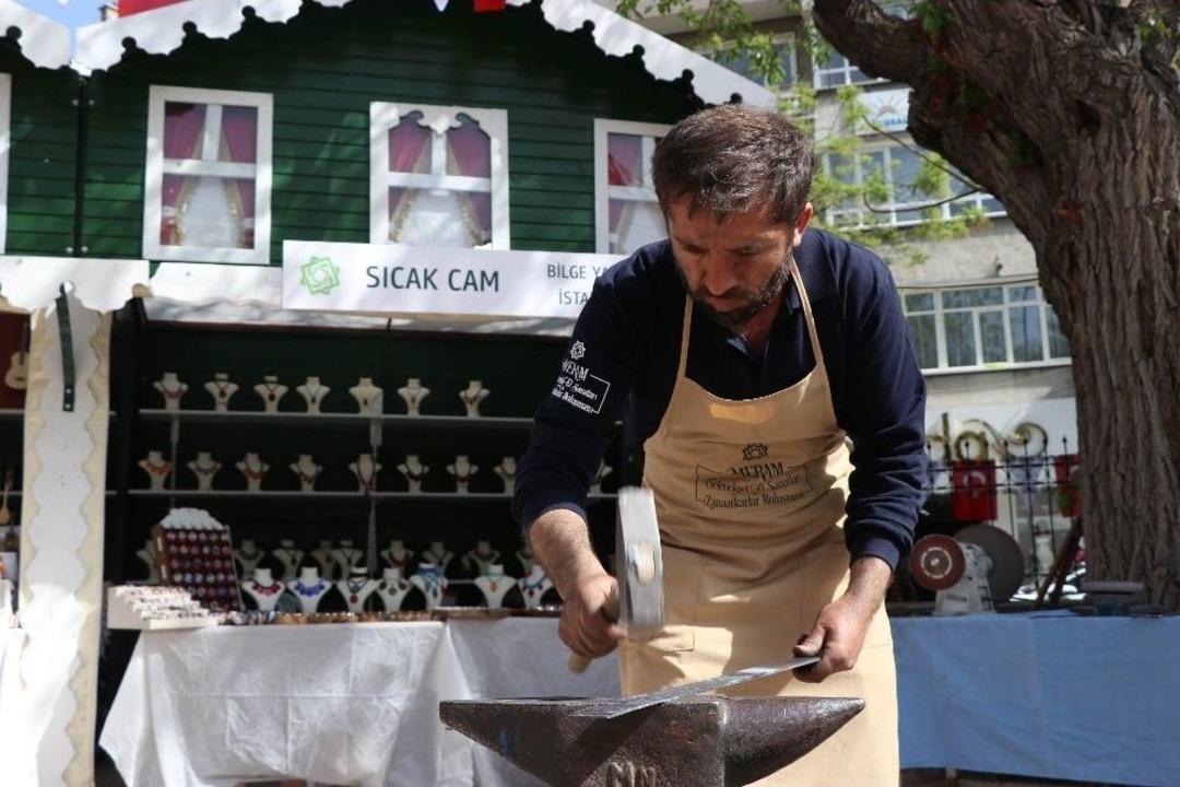 30 Yıllık Kılı&ccedil; Ustası Hasan Hamza Aydın: "tarihi Dizilerin &Uuml;r&uuml;nlerimize Faydası &Ccedil;ok"