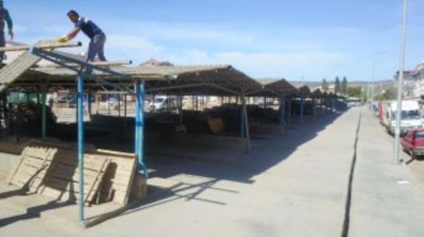 &Ccedil;ivril&rsquo;e Kapalı Pazar Yeri Yapılacak