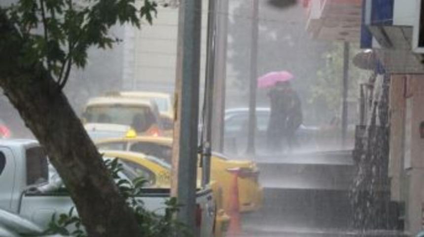 Kahramanmaraş&rsquo;ta Sele D&ouml;n&uuml;şen Yağışlar Hayatı Fel&ccedil; Etti