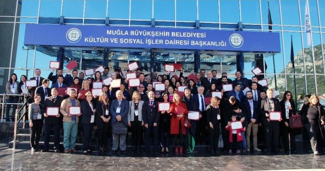 Anadolu &Uuml;niversitesi A&ouml;f Başarıyı &Ouml;d&uuml;llendirdi