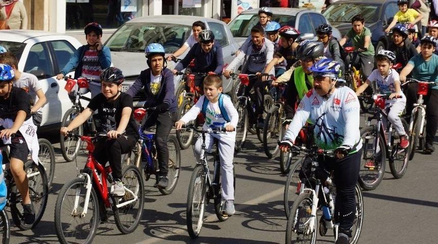 Aydın&rsquo;da &ldquo;bisikletini Al Da Gel&rdquo; Etkinliği D&uuml;zenlendi